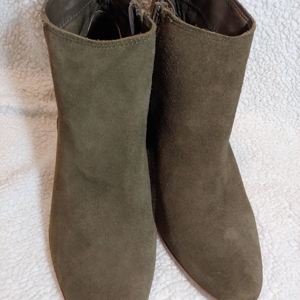 CNWT ALDO suede ankle boots US 7